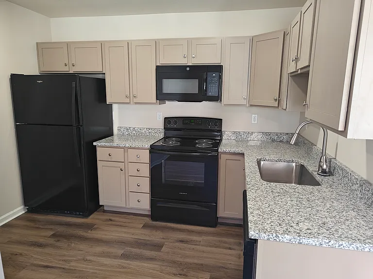 Fox Meadows Apartments — Photo 14