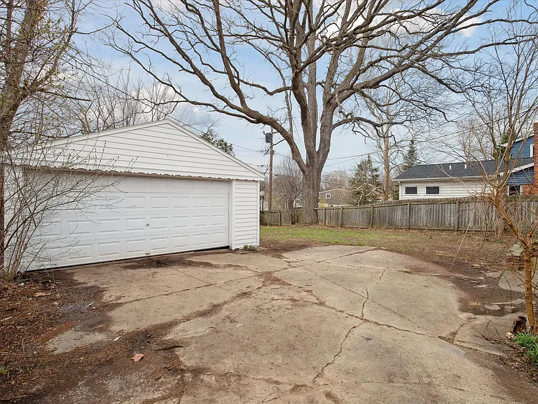 2728 Yost Blvd — Photo 43