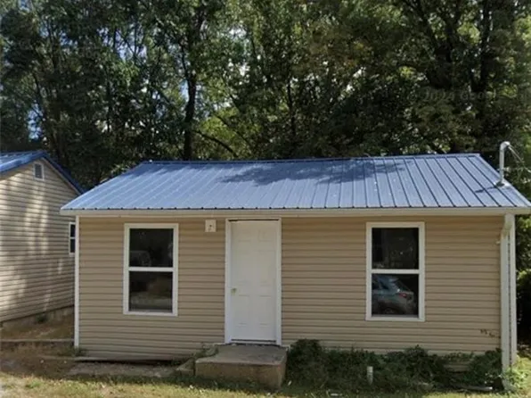 205 & 203 S Hughes St, Windsor, MO 65360