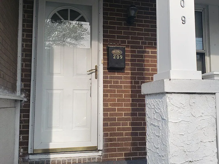 209 Cedar Ave — Photo 3