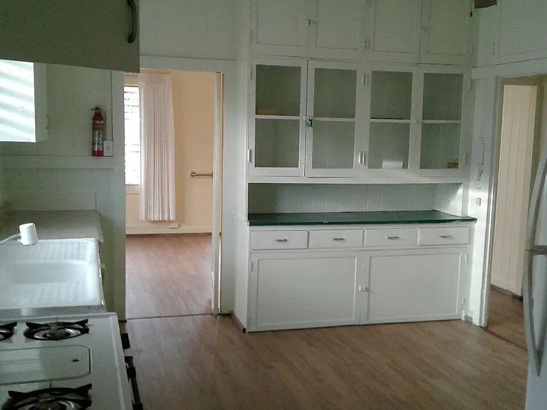 2027 Metcalf St — Photo 8