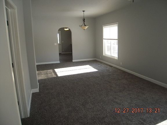 3rd image of 926 Wilson Ave