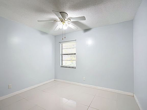 3rd image of 1547 NE 2nd St APT F