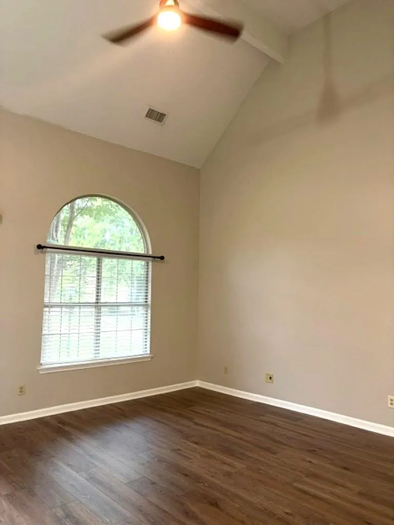 4 bed, 2.5 bath, 1642 sqft, $2,195 — Photo 2