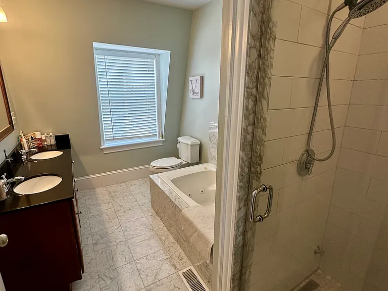 415 E 8th St #2 — Photo 9