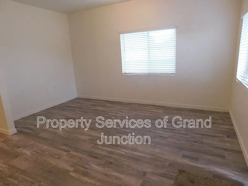 3 bed, 2.0 bath, 1207 sqft, $1,700 — Photo 3
