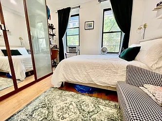 Rented by R New York