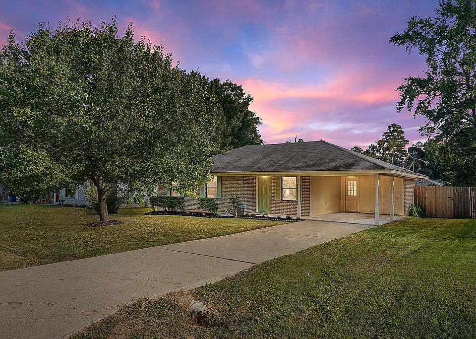 Front of home twilight image