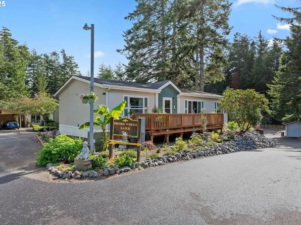 610 Shorepines Pl, Coos Bay, OR 97420