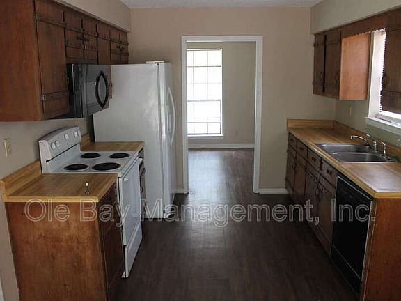 4th image of 2010 Sky Vista Dr W