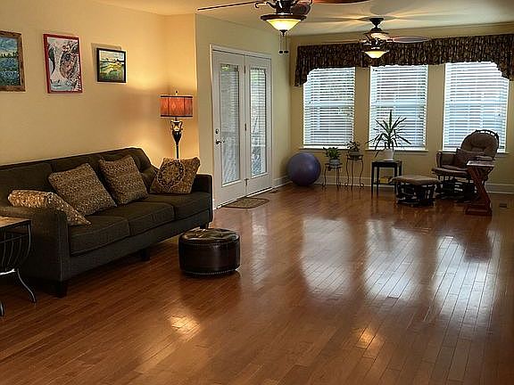 3rd image of 208 Southridge Ln APT G2
