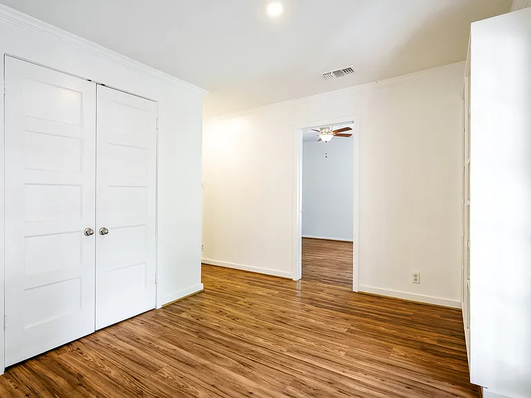 3135 Hedgerow Dr — Photo 5