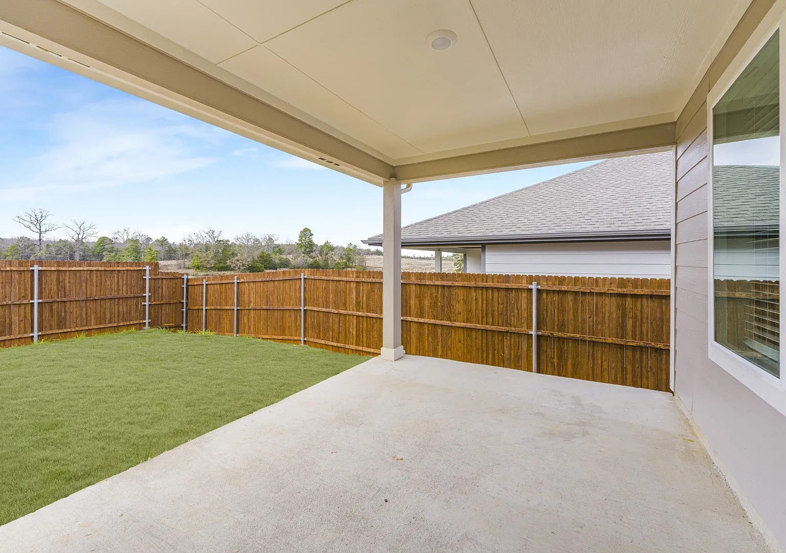 1547 Brooke Drive — Photo 2