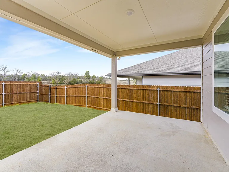 1547 Brooke Dr — Photo 2