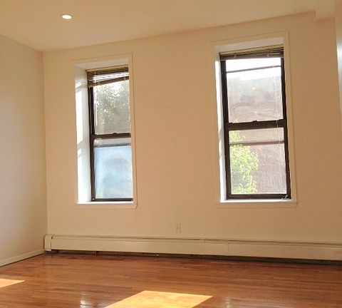 3rd image of 219 Saint James Pl APT 3