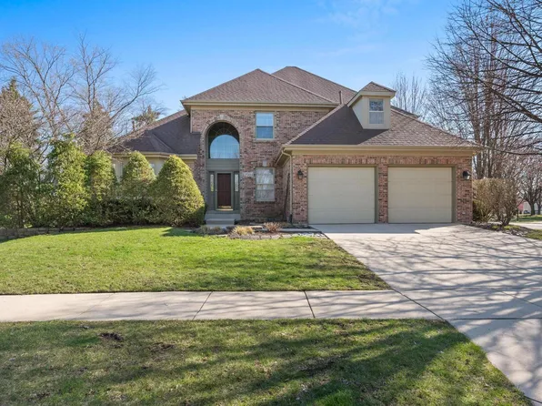 2504 Waterside Dr, Aurora, IL 60502