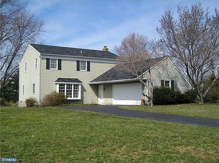 1st image of 62 W Elizabeth Ln