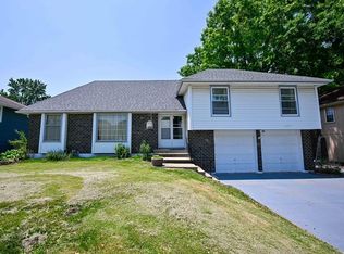 1113 SW 17th St, Blue Springs, MO 64015