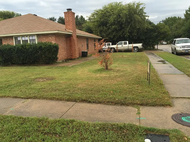 700 Windcrest Dr — Photo 3