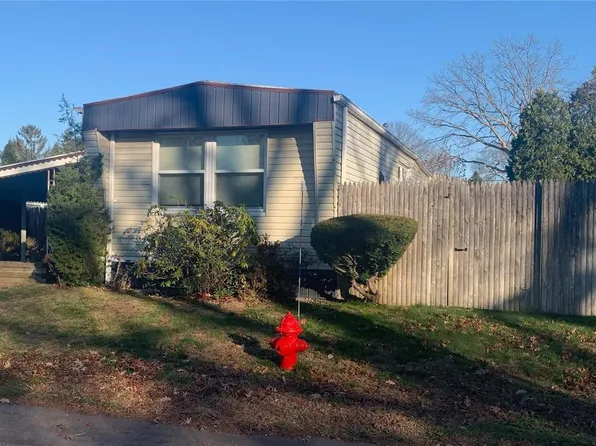 27 Periwinkle Drive, Bohemia, NY 11716