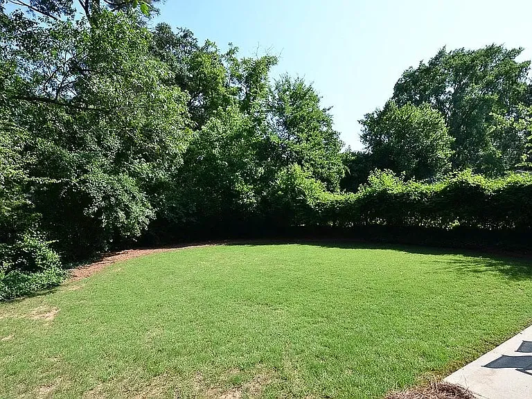 Private peaceful backyard