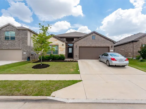 2424 Pumpjack Dr, Fort Worth, TX 76177
