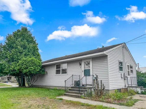 83 Elm Blvd, Babbitt, MN 55706