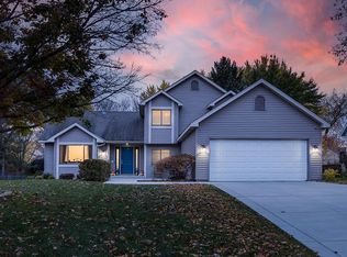 3594 Oxford Dr, Woodbury, MN 55125