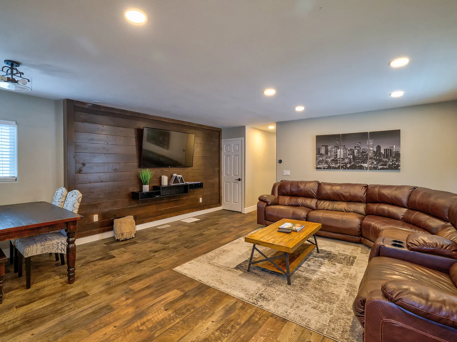 3 bed, 1485 sqft, $3,300 — Photo 2