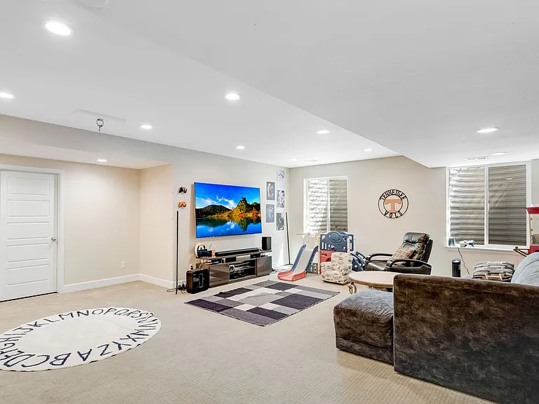 2068 Cutting Horse Dr — Photo 29