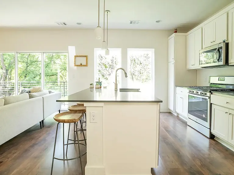 1160 Lott Ave #B — Photo 13