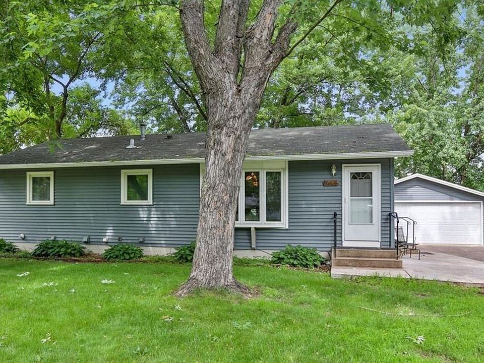 1st image of 833 120th Ln NE