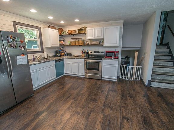 4th image of 204 Wenner St