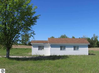 S Center Hwy, Suttons Bay, MI 49682