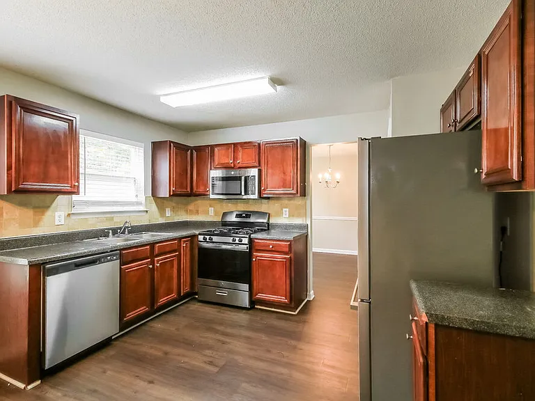 412 Peterson Dr — Photo 9
