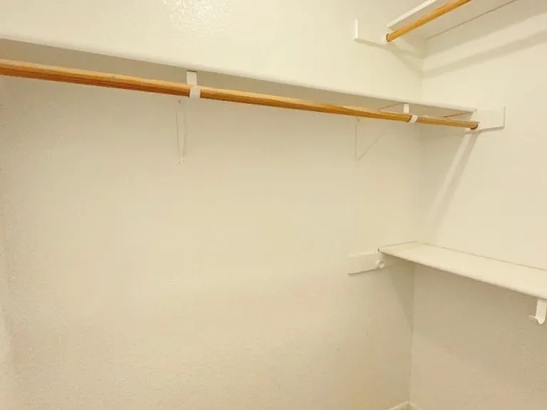 2032 Stonehenge Dr — Photo 11