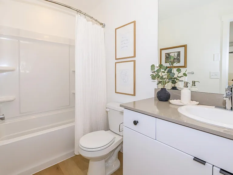 Crescent Townhomes — Photo 5