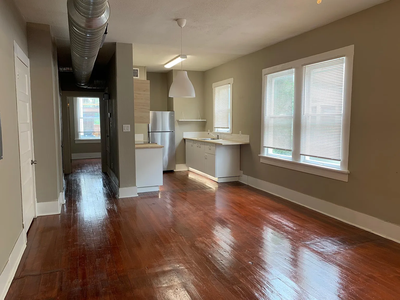 2 bed, 892 sqft, $1,340 — Photo 2