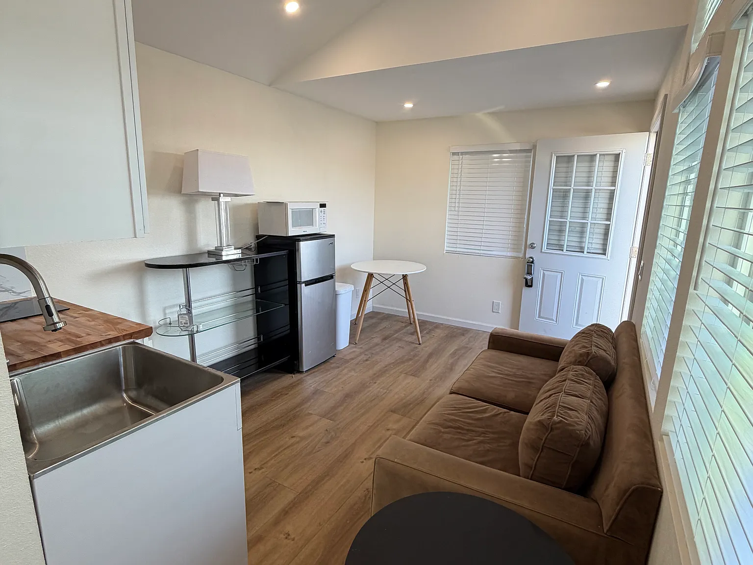 1 bed, 300 sqft, $1,700 — Photo 4