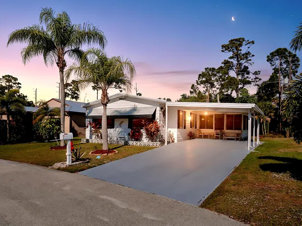 35 Flores Del Norte, Fort Pierce, FL 34951