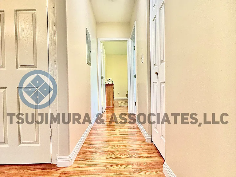 2323 E Manoa Rd — Photo 13