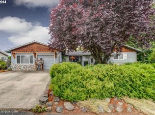 447 N 1st St, Carlton, OR 97111