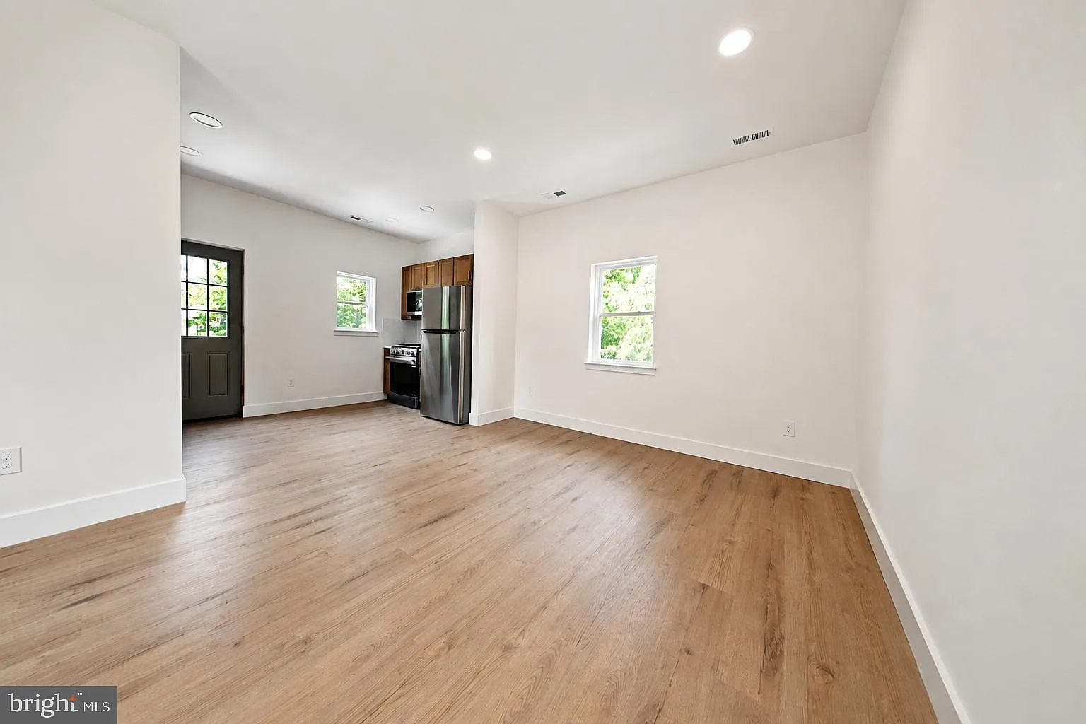 2 bed, 912 sqft, $2,300 — Photo 1
