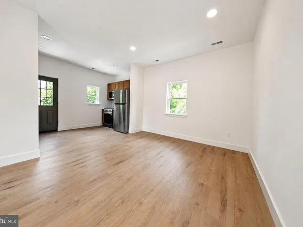 10 Myrtle Ave #B, Pitman, NJ 08071
