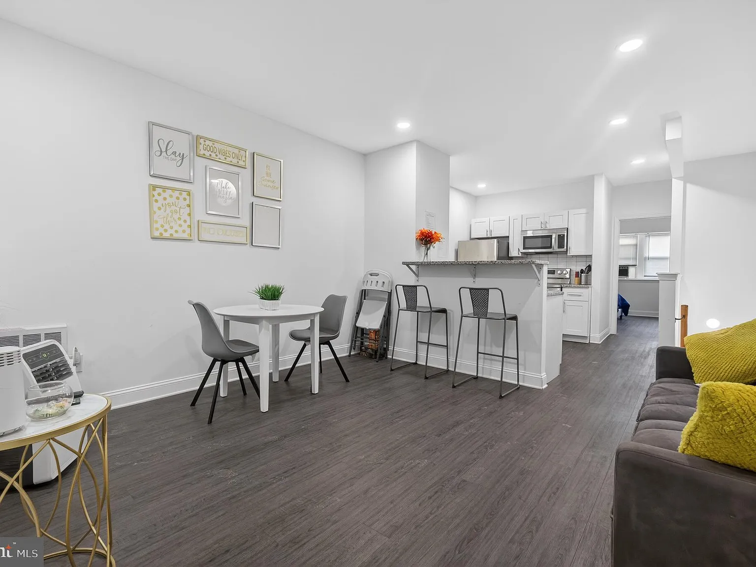 2 bed, 1408 sqft, $1,575 — Photo 3