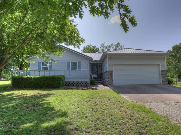 1631 Robertson Avenue, Carthage, MO 64836