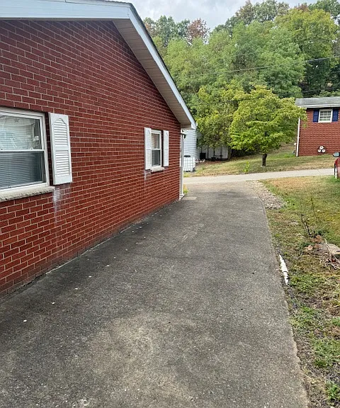 114 Hall St — Photo 4