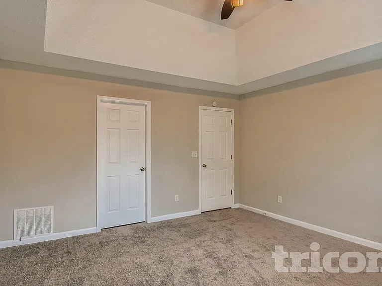 1309 Vine Cir — Photo 5