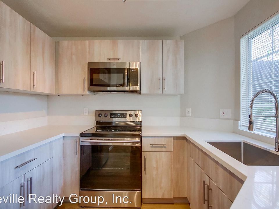 1st image of 5228 Cass St #4