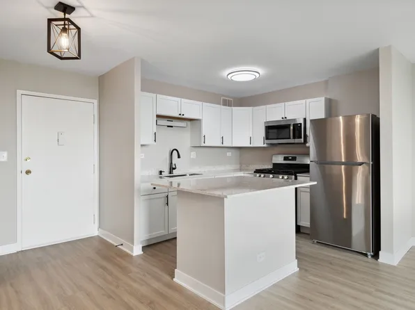 40 N Tower Rd #2JE, Oak Brook, IL 60523